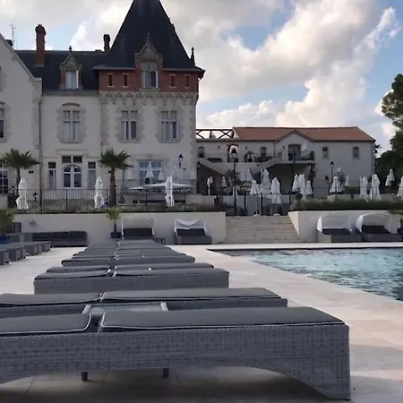Apartment Le Patio: Charming 3-star In Center
