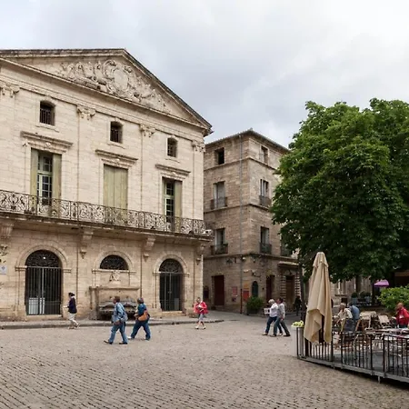 Le Patio: Charming 3-star In Center Beziers
