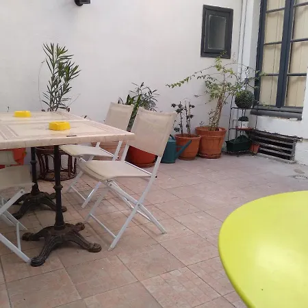 Le Patio: Charming 3-star In Center Beziers