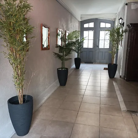 Le Patio: Charming 3-star In Center
