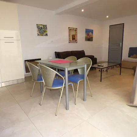 Appartamento Le Patio-Meublé de Tourisme 3 étoiles -Résidence Les Logis de Béziers-Garage optionnel-Cœur de ville-Plages à 16km !