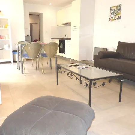 Le Patio-Meublé de Tourisme 3 étoiles -Résidence Les Logis de Béziers-Garage optionnel-Cœur de ville-Plages à 16km ! Appartamento Béziers